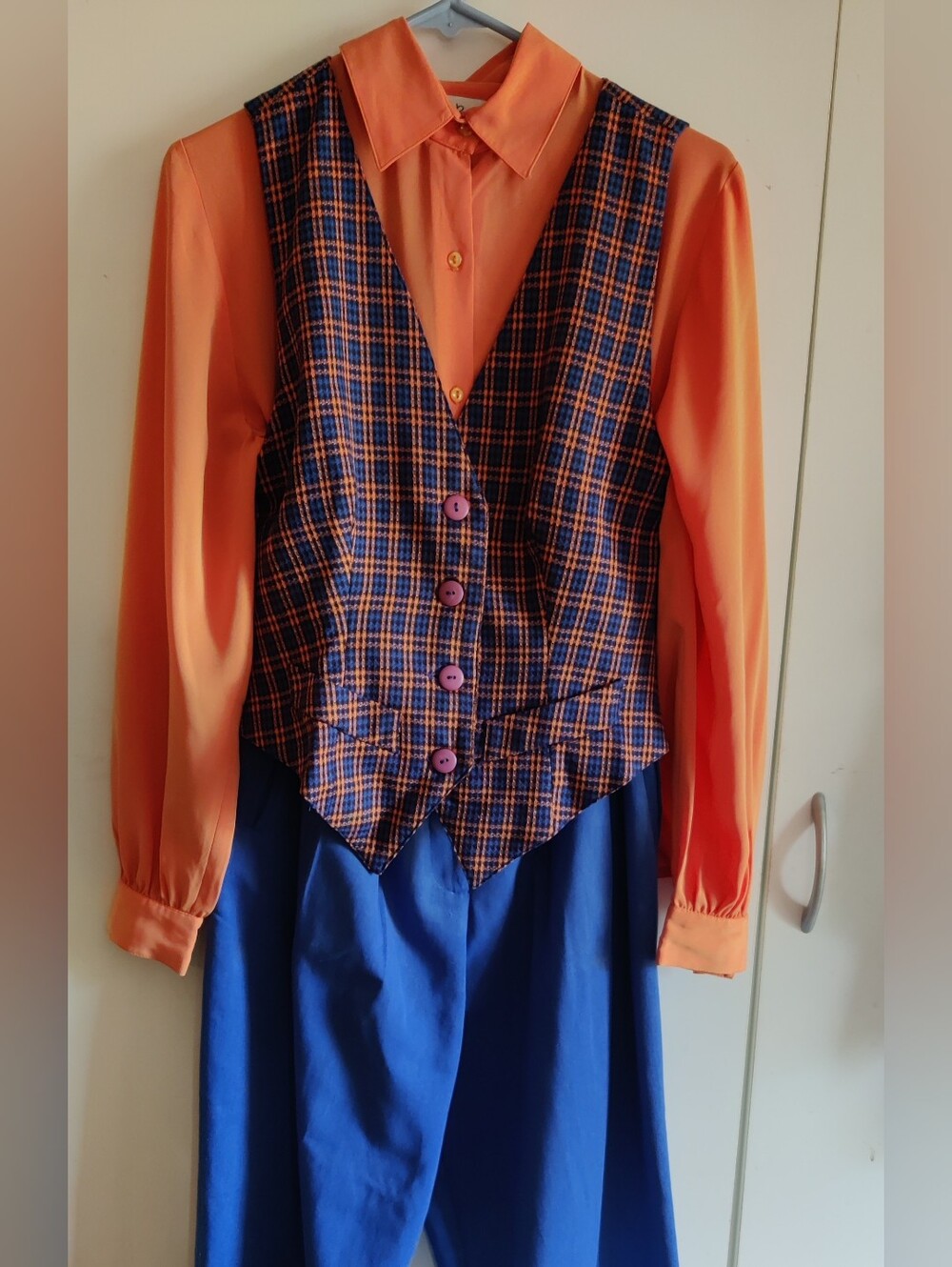 Women's 3-Piece Set: Pants, Blouse And Vest.